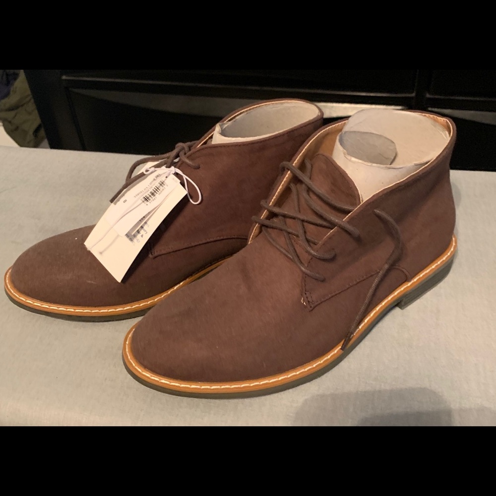 Men’s Old Navy lace up boots...